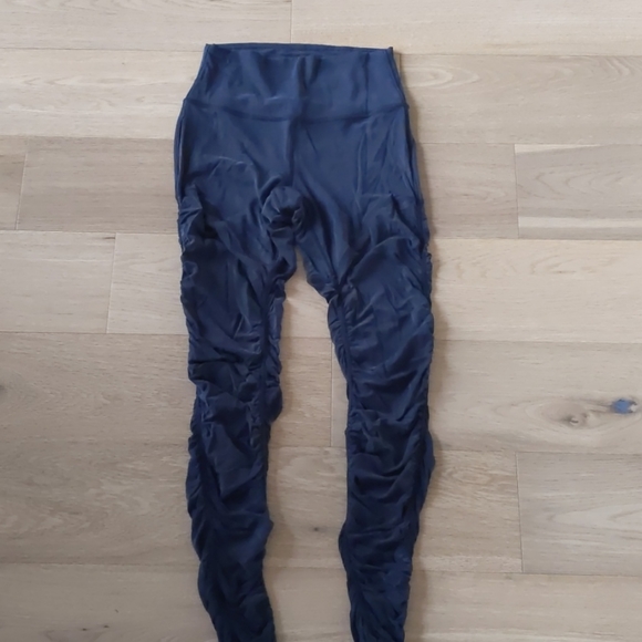 *RARE* NWOT Lululemon Into Something Good Tights - Picture 6 of 7